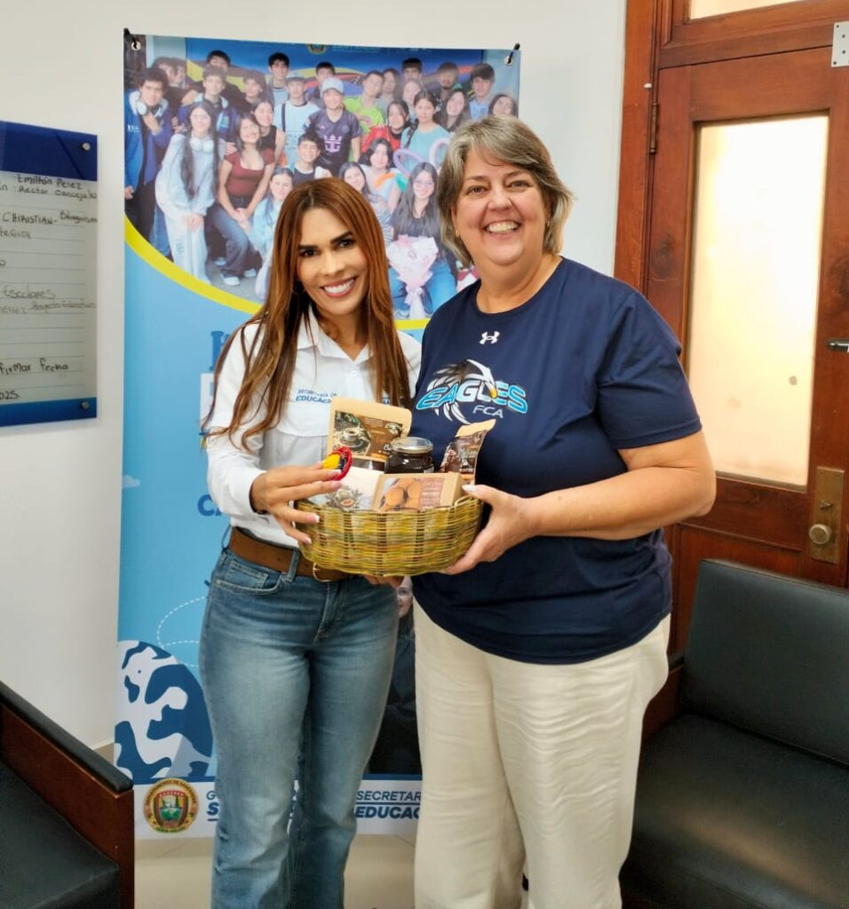 Contexto institucional em Santander ligado ao It’s Time for Education 2025. Márcia Casagrande e Dra. Karina Araújo Maestre em reunião institucional em Santander